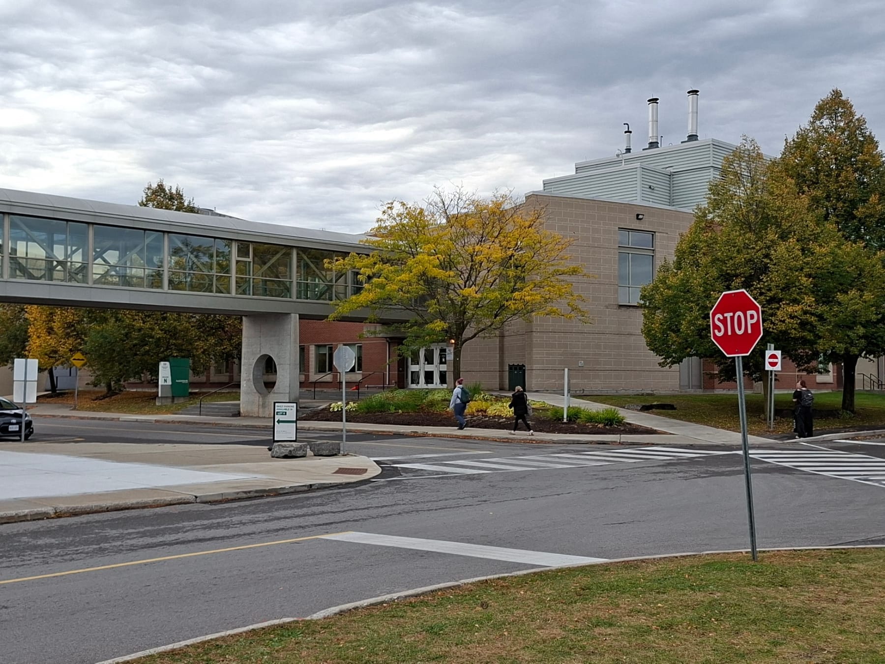 Algonquin College Building N (photograph from the Wikimedia Commons category Algonquin College)