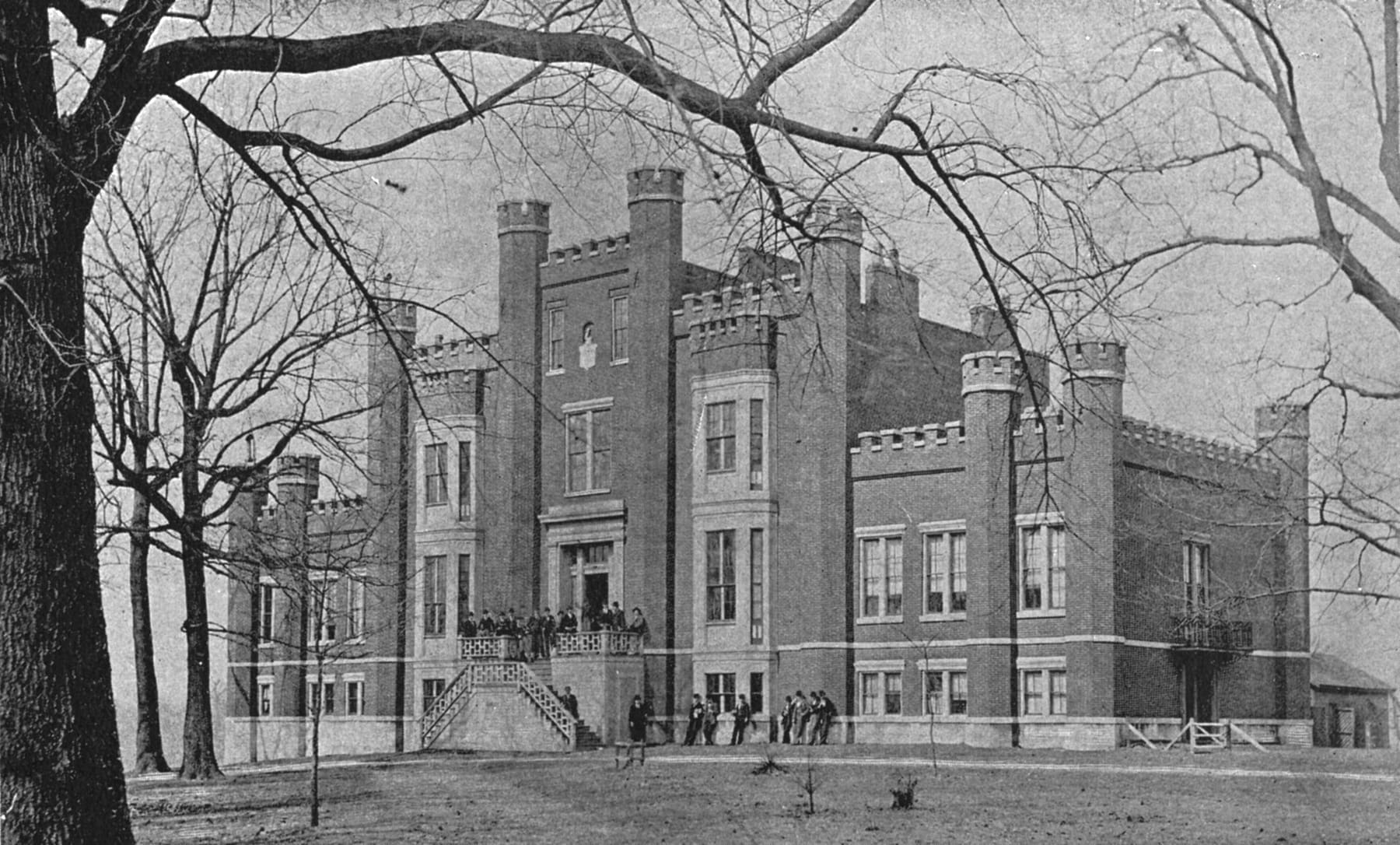 Masonic University Castle Building (photograph from the Wikimedia Commons category Austin Peay State University)