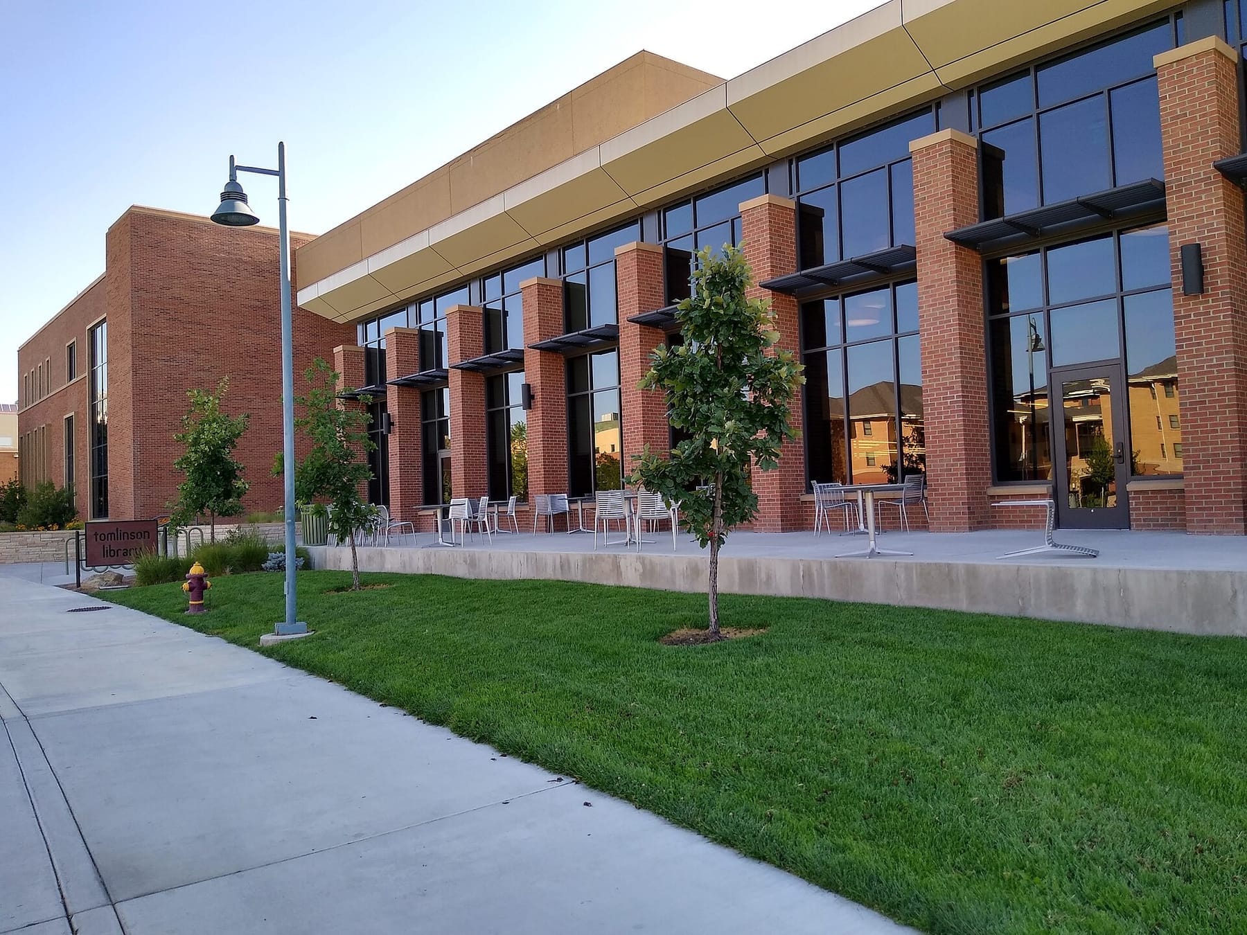 Tomlinson Library (photograph from the Wikimedia Commons category Colorado Mesa University)