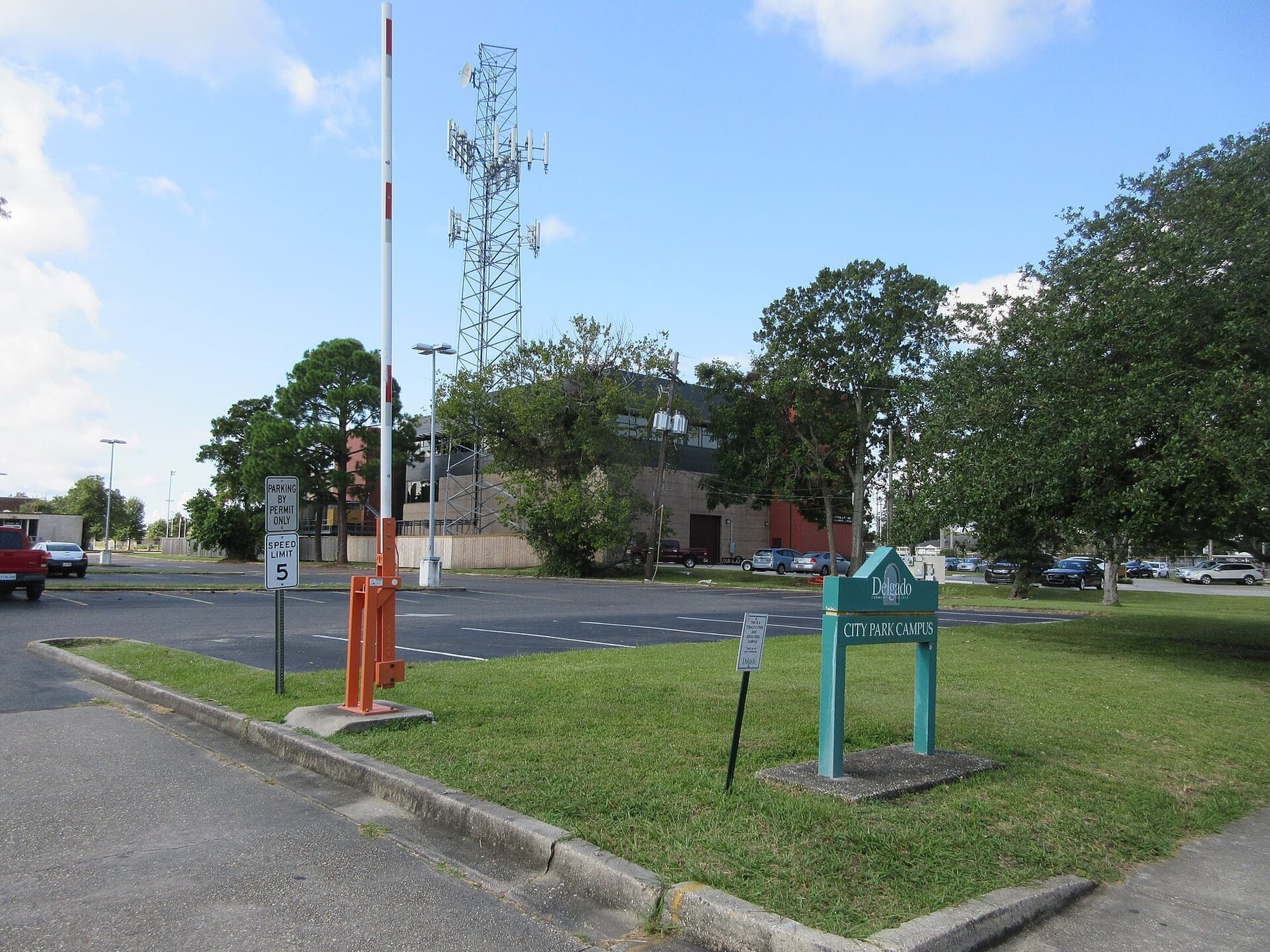 Delgado City Park Campus - View to WYES building, New Orleans, 2017 (photograph from the Wikimedia Commons category Delgado Community College)