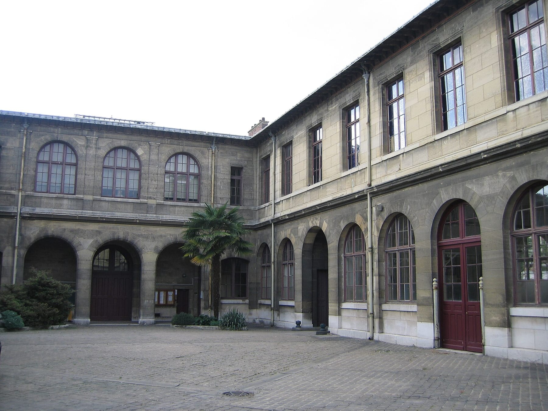Ecole vétérinaire de Maisons-Alfort bâtiment Blin (photograph from the Wikimedia Commons category École nationale vétérinaire d'Alfort)
