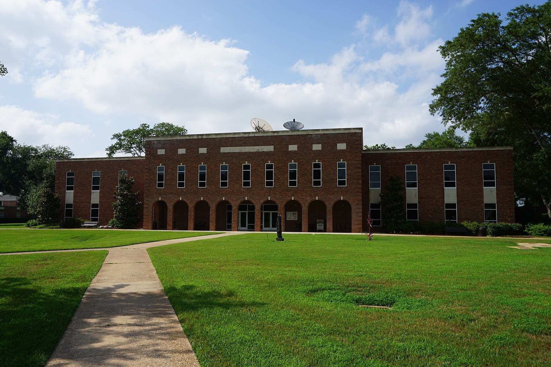 Tyler Junior College May 2016 14 (Vaughn Library and Resource Center) (photograph from the Wikimedia Commons category Tyler Junior College)