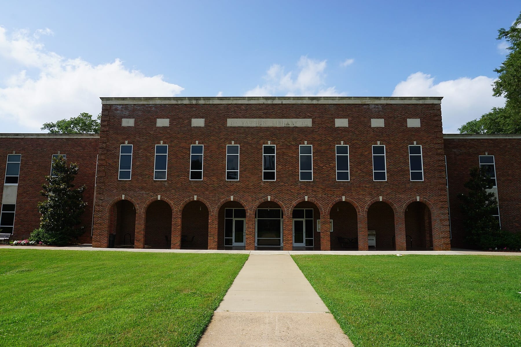 Tyler Junior College May 2016 15 (Vaughn Library and Resource Center) (photograph from the Wikimedia Commons category Tyler Junior College)